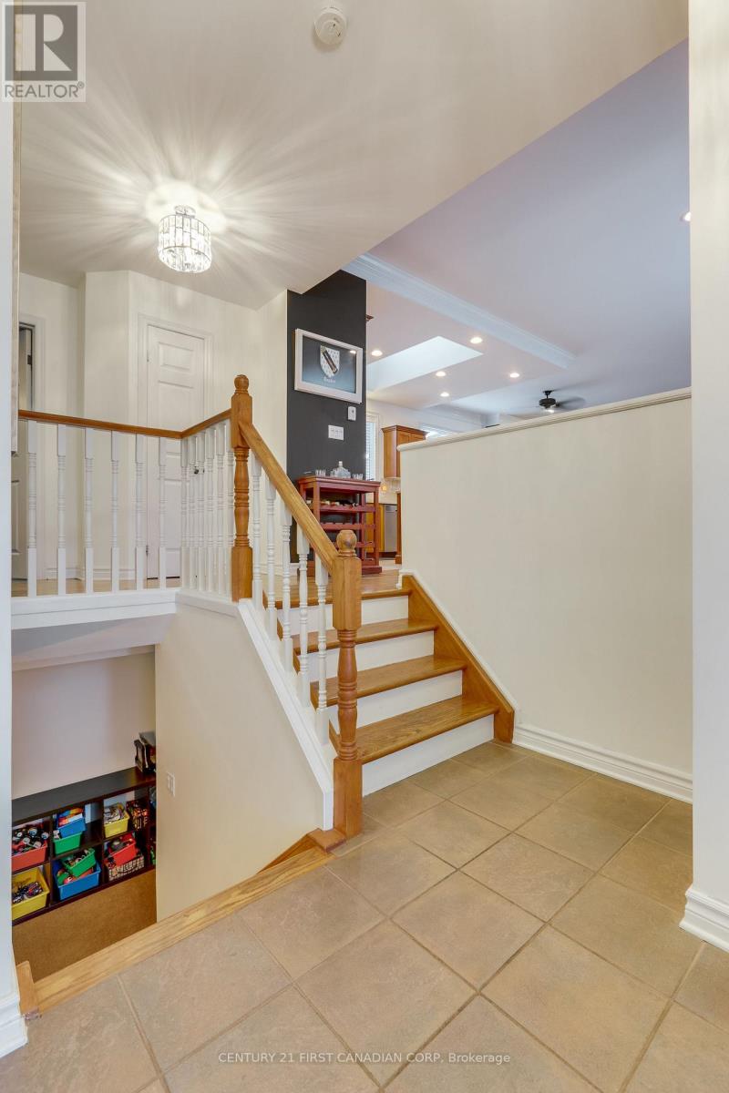 16916 Evelyn Drive, Thames Centre, Ontario  N0M 2P0 - Photo 7 - X12720328