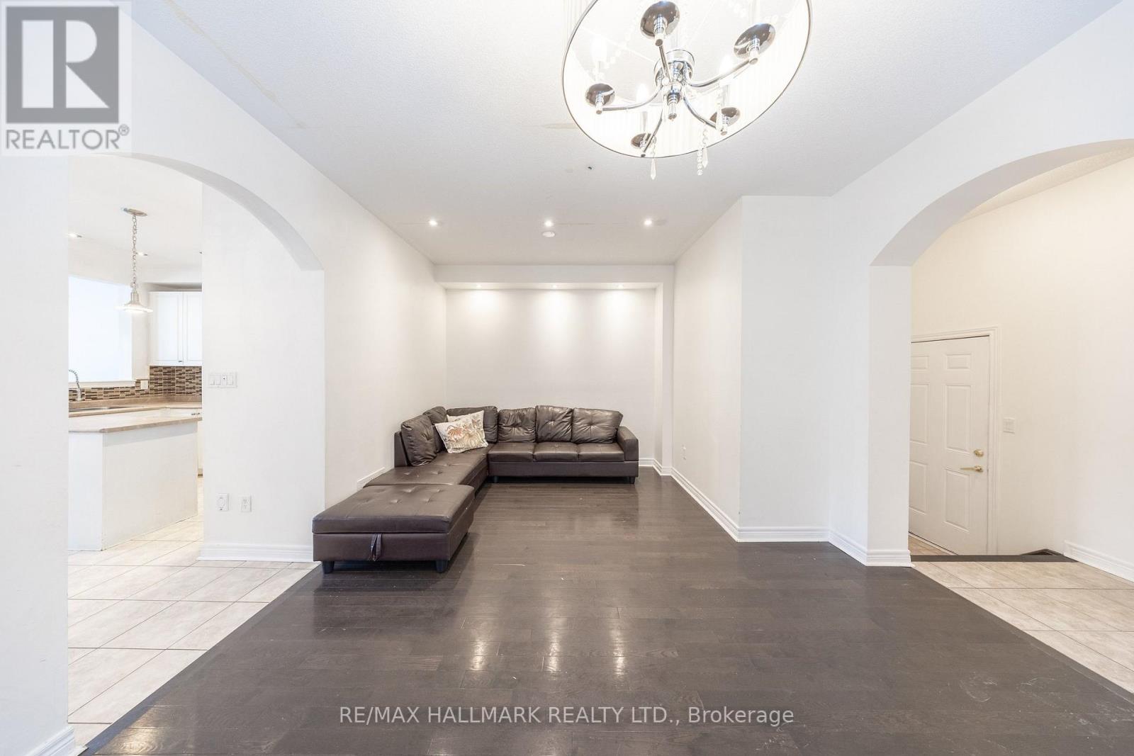 Main - 5449 Fudge Terrace, Mississauga, Ontario  L5M 0N1 - Photo 4 - W12721124