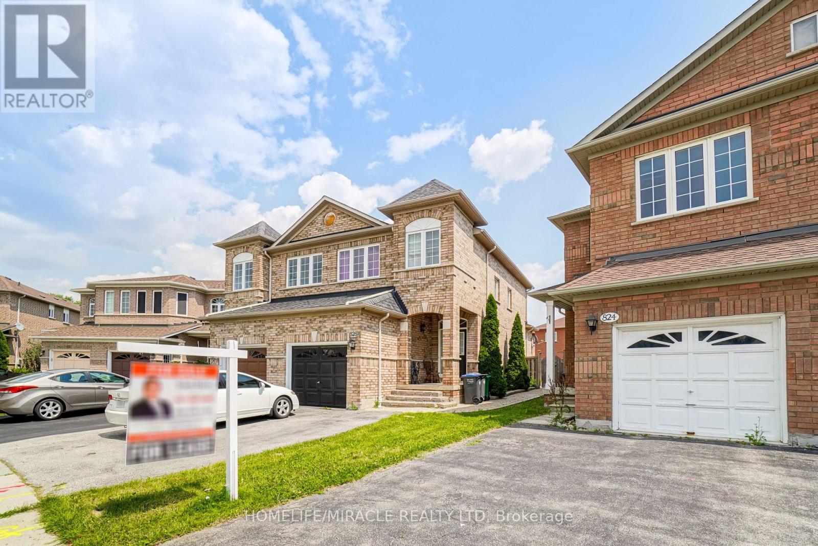 824 Khan Crescent, Mississauga, Ontario  L5V 2R2 - Photo 2 - W12721156