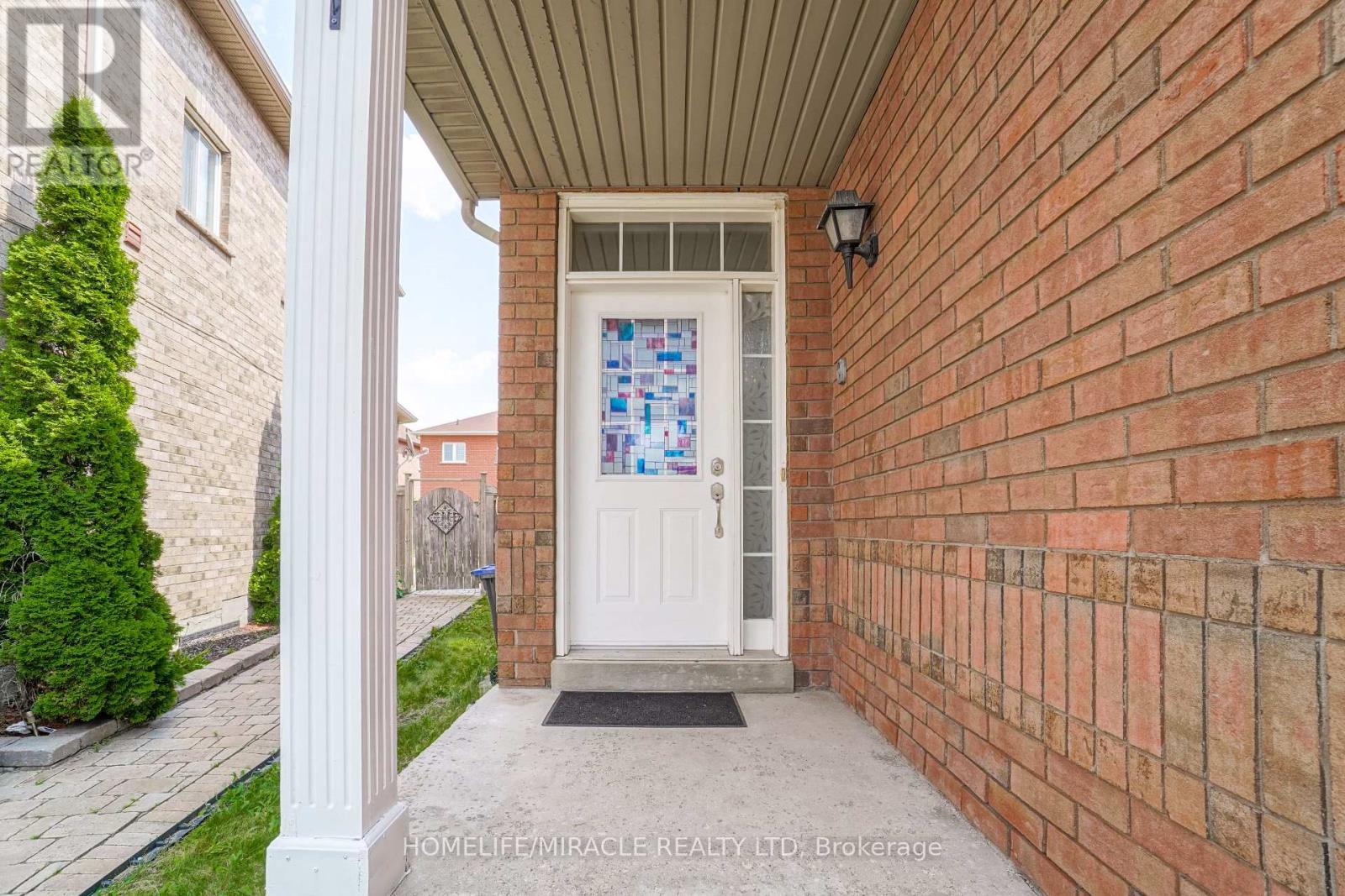 824 Khan Crescent, Mississauga, Ontario  L5V 2R2 - Photo 4 - W12721156