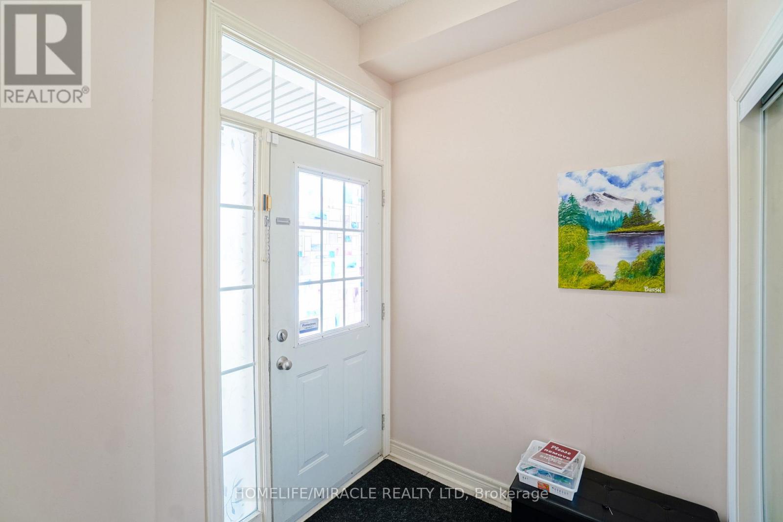 824 Khan Crescent, Mississauga, Ontario  L5V 2R2 - Photo 5 - W12721156