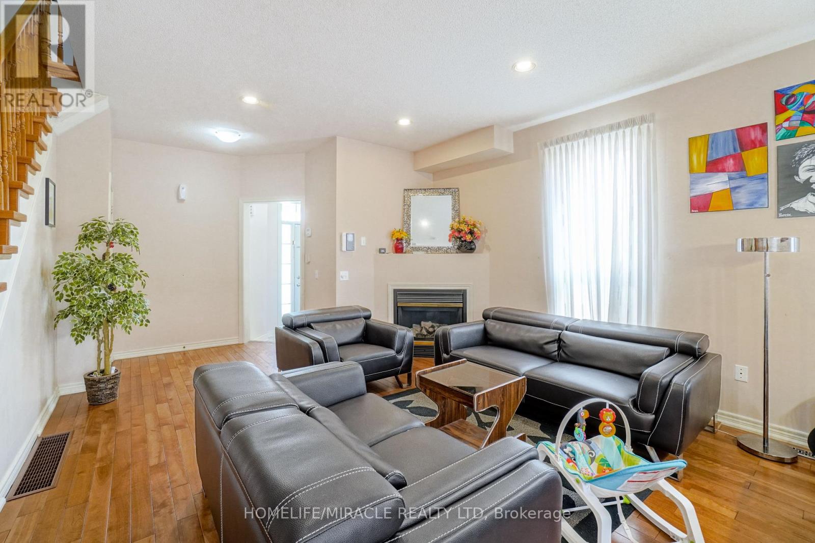 824 Khan Crescent, Mississauga, Ontario  L5V 2R2 - Photo 6 - W12721156