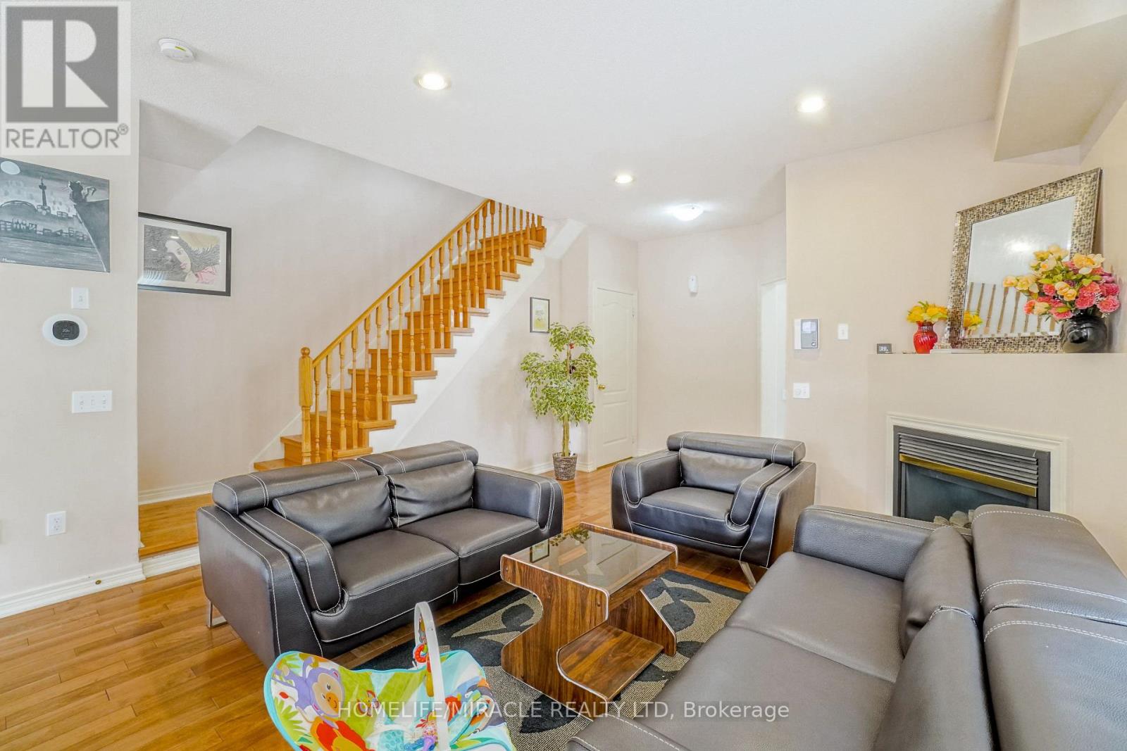 824 Khan Crescent, Mississauga, Ontario  L5V 2R2 - Photo 7 - W12721156