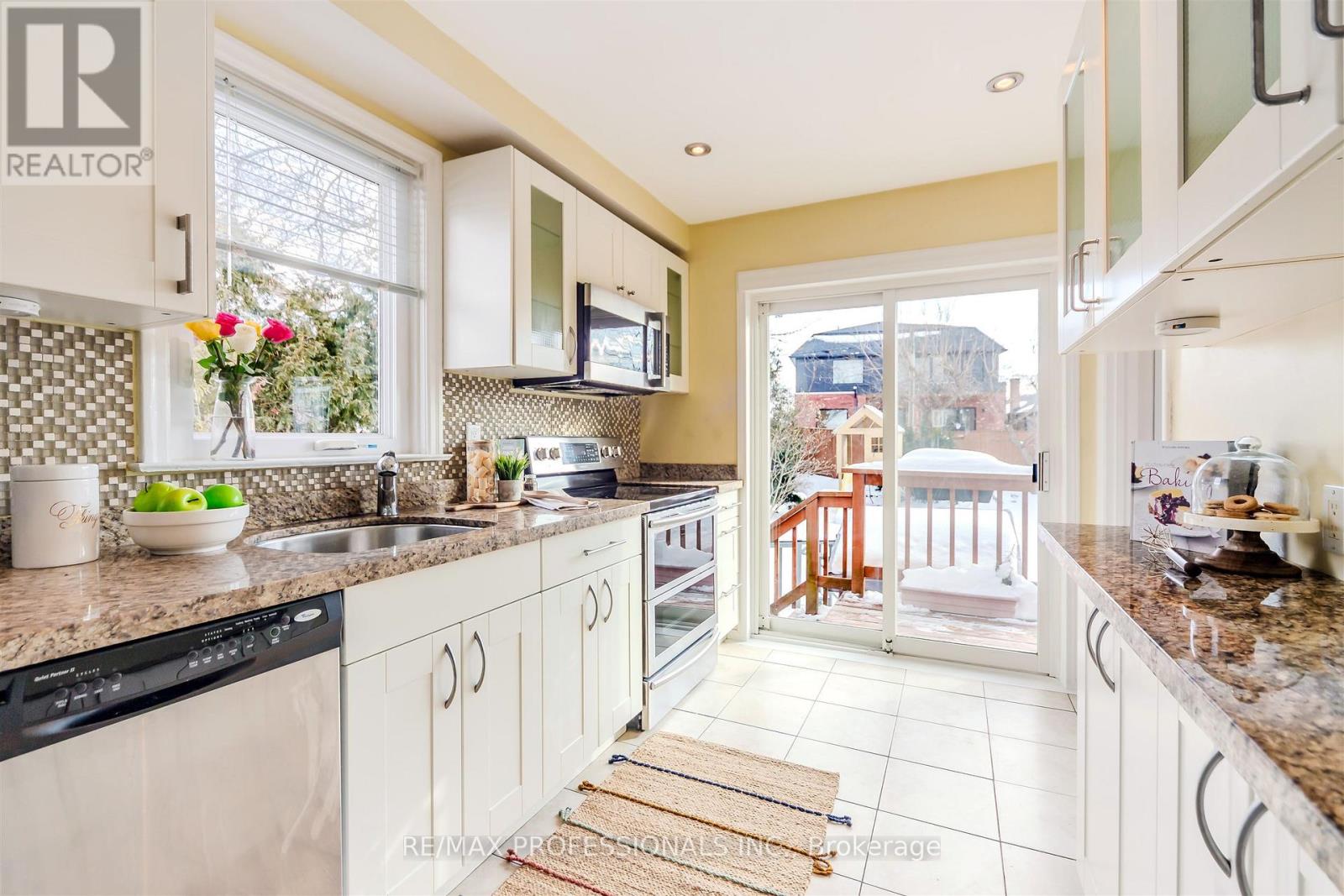 79 Edgecroft Road, Toronto, Ontario  M8Z 2C1 - Photo 13 - W12721184