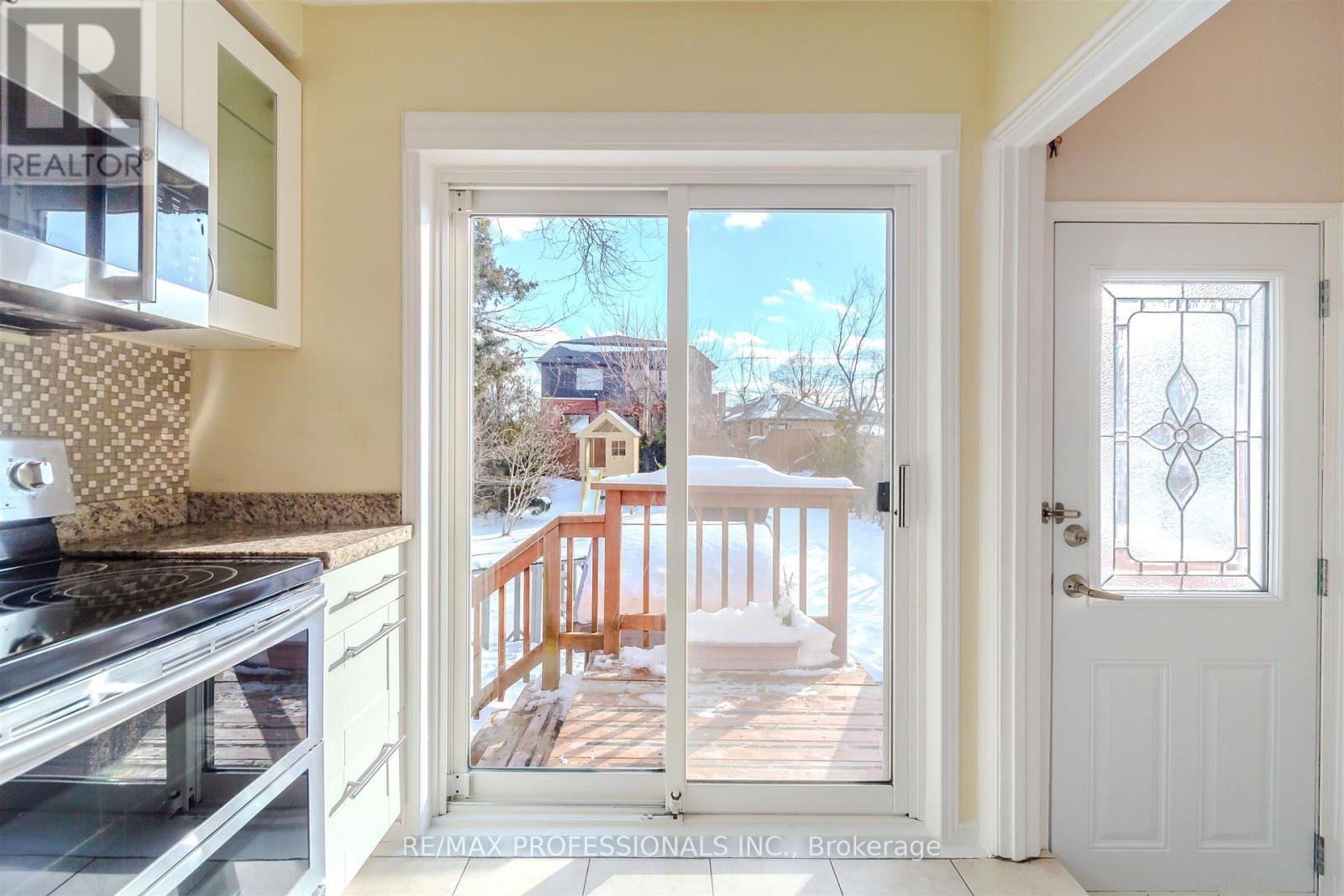 79 Edgecroft Road, Toronto, Ontario  M8Z 2C1 - Photo 15 - W12721184