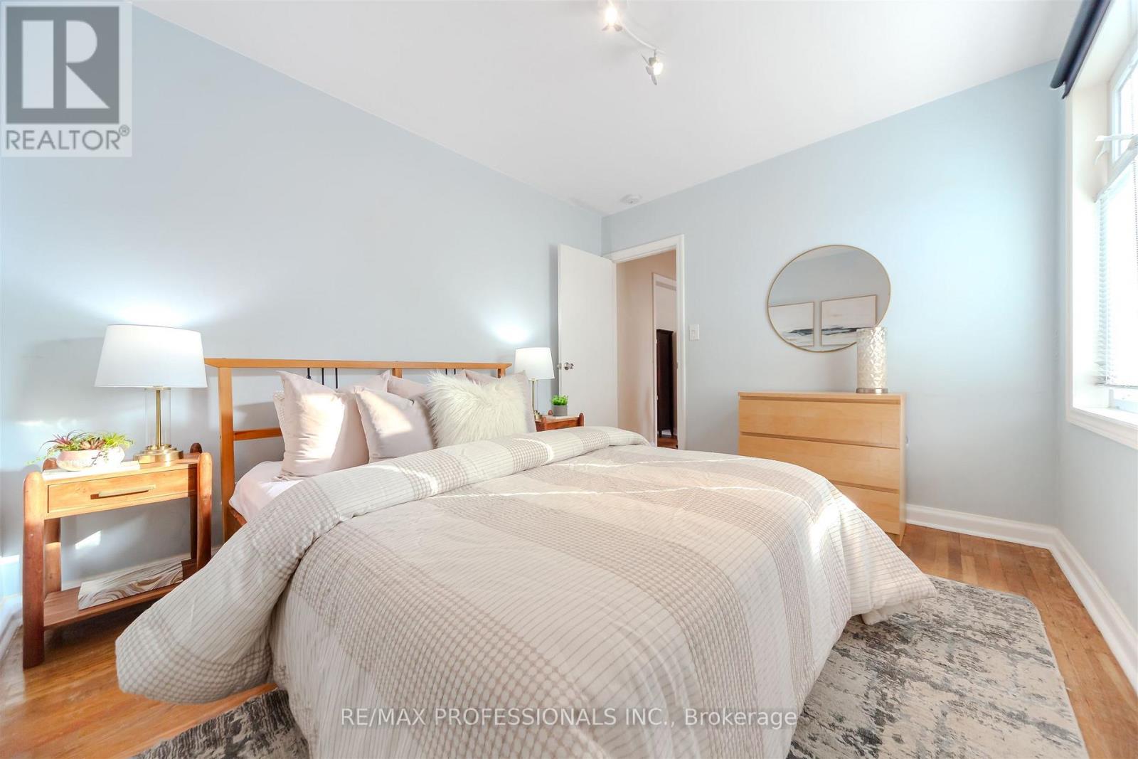 79 Edgecroft Road, Toronto, Ontario  M8Z 2C1 - Photo 19 - W12721184