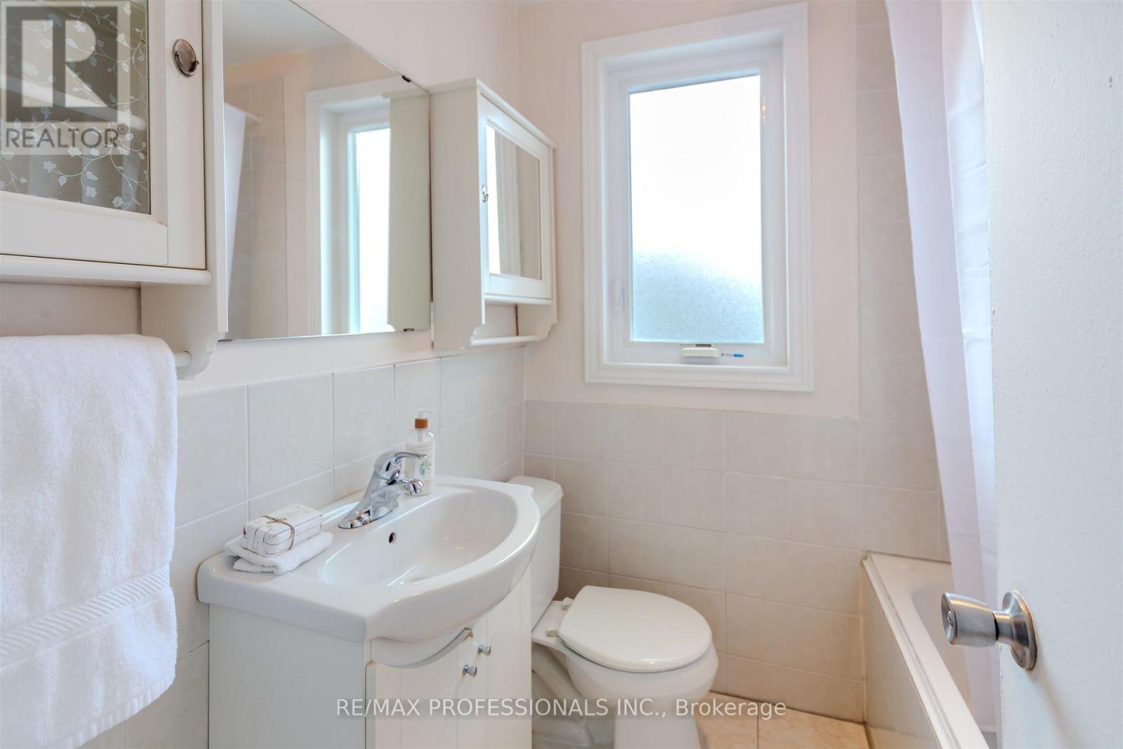 79 Edgecroft Road, Toronto, Ontario  M8Z 2C1 - Photo 21 - W12721184