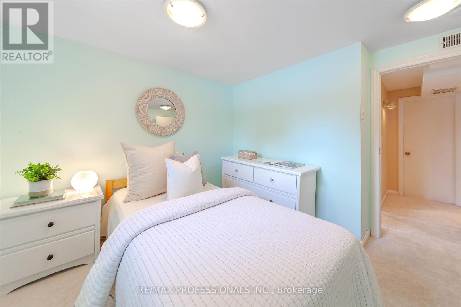 79 Edgecroft Road, Toronto, Ontario  M8Z 2C1 - Photo 28 - W12721184