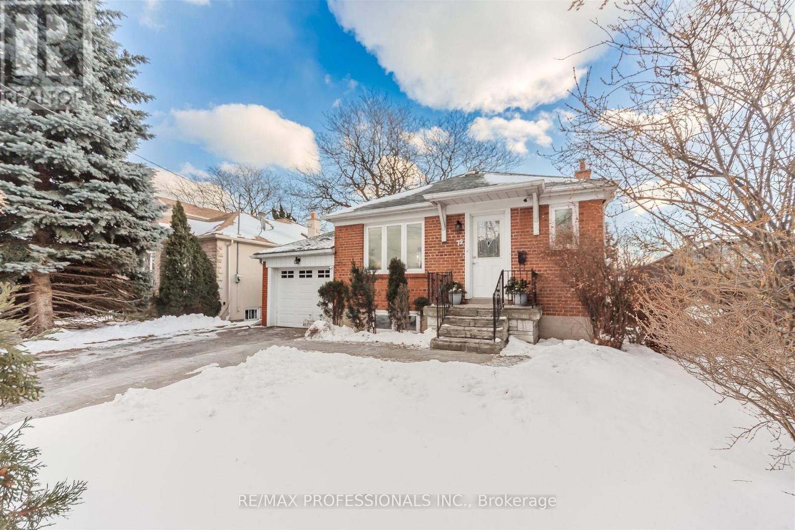 79 Edgecroft Road, Toronto, Ontario  M8Z 2C1 - Photo 3 - W12721184