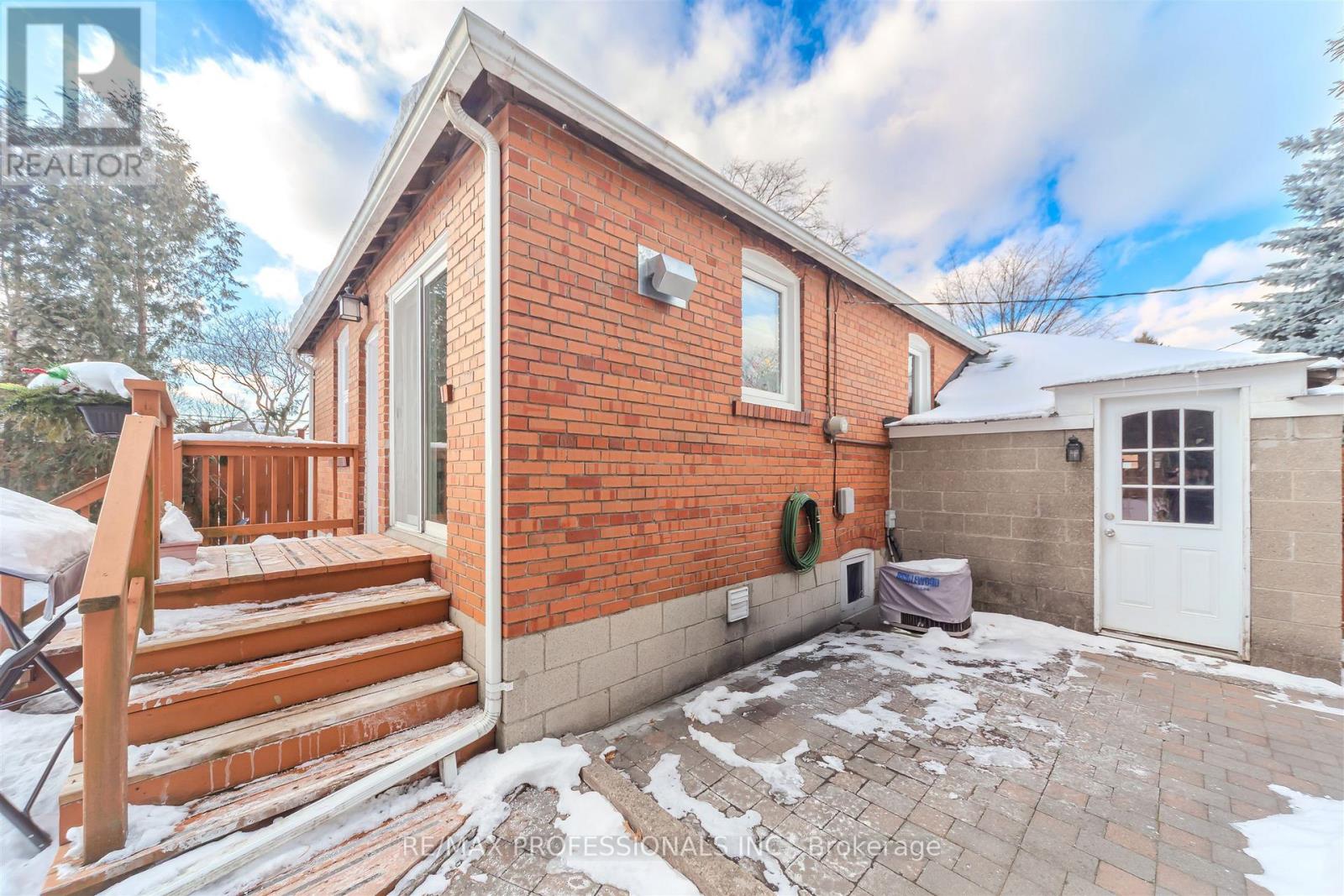 79 Edgecroft Road, Toronto, Ontario  M8Z 2C1 - Photo 31 - W12721184