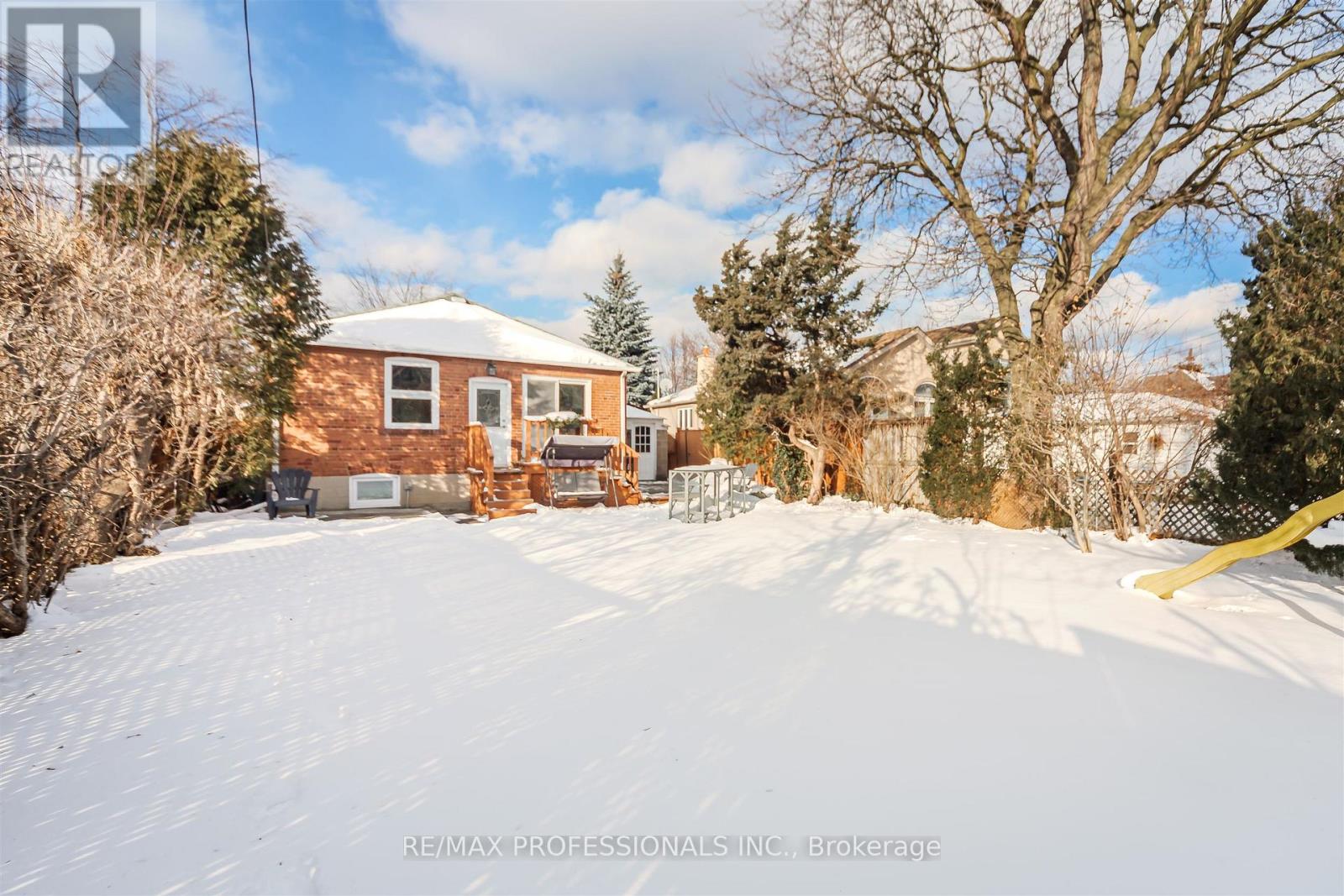 79 Edgecroft Road, Toronto, Ontario  M8Z 2C1 - Photo 32 - W12721184