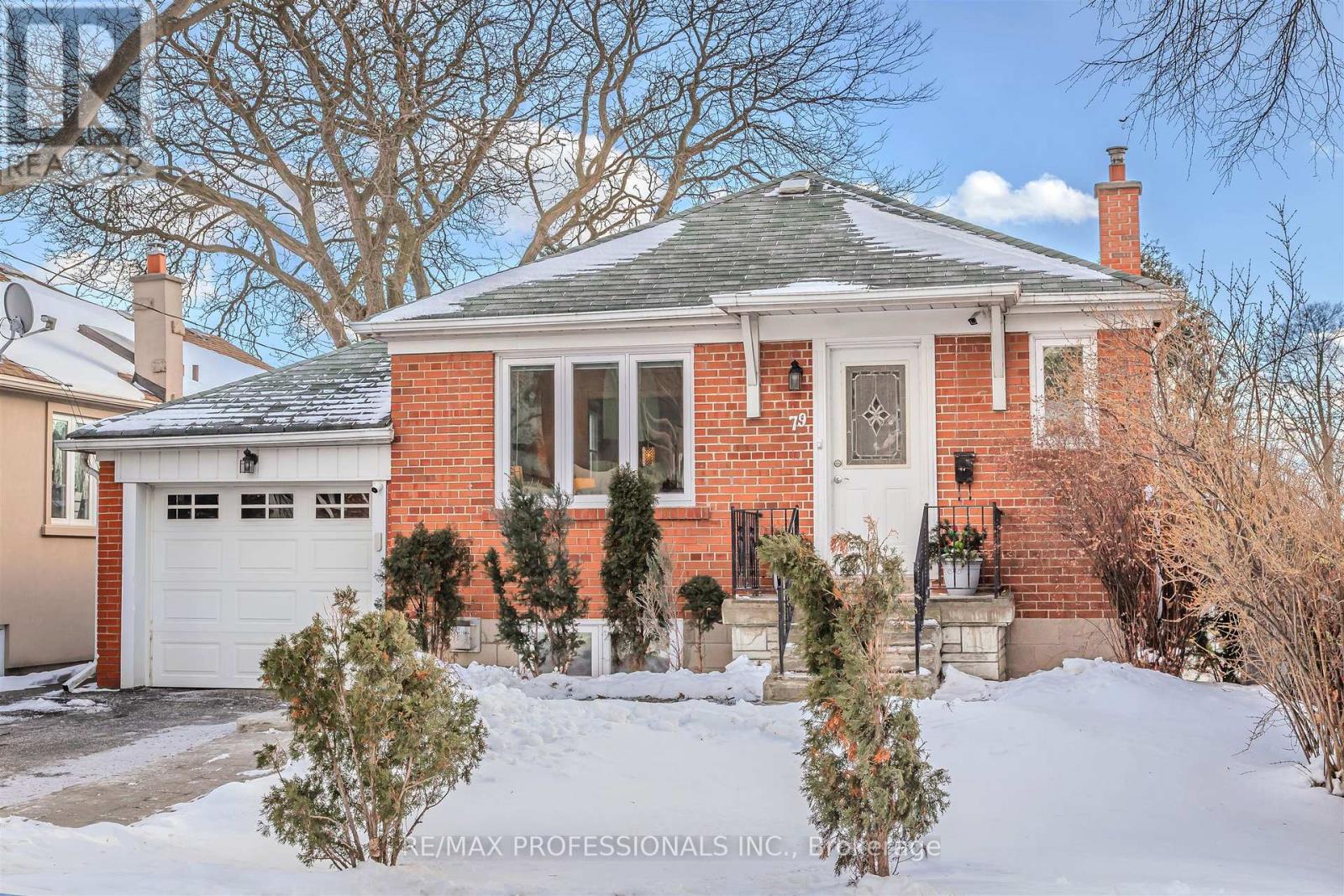 79 Edgecroft Road, Toronto, Ontario  M8Z 2C1 - Photo 4 - W12721184