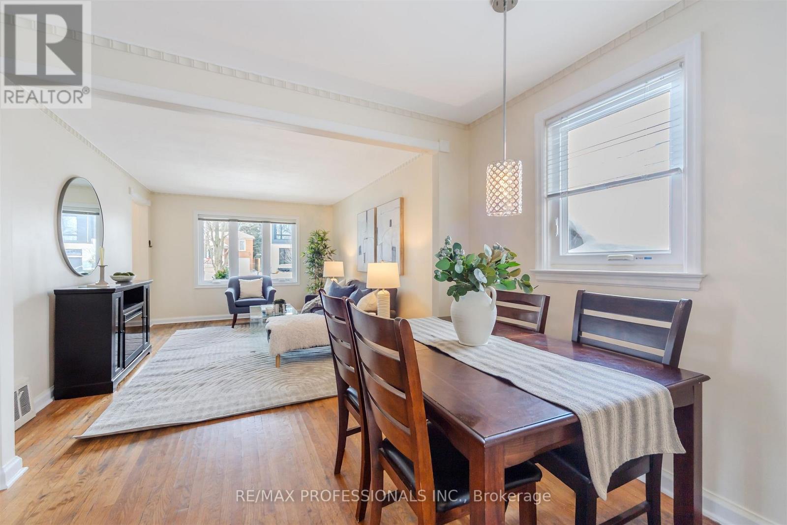 79 Edgecroft Road, Toronto, Ontario  M8Z 2C1 - Photo 9 - W12721184