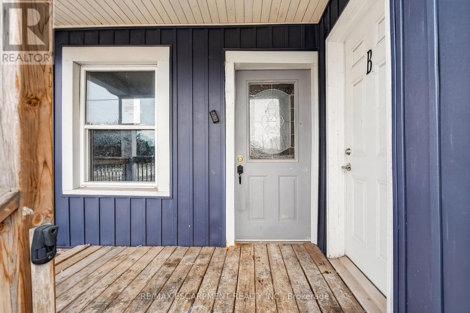 49 Allan Avenue, Hamilton, Ontario  L8H 2C8 - Photo 2 - X12721098