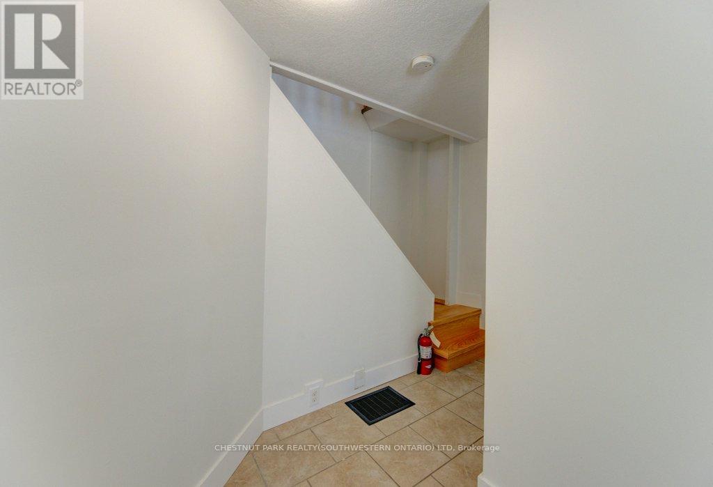 190 Lancaster Street E, Kitchener, Ontario  N2H 1N4 - Photo 7 - X12721188