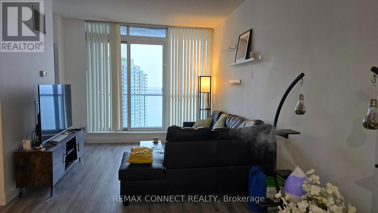 3303 - 208 Queens Quay W, Toronto, Ontario  M5J 2Y5 - Photo 5 - C12706830