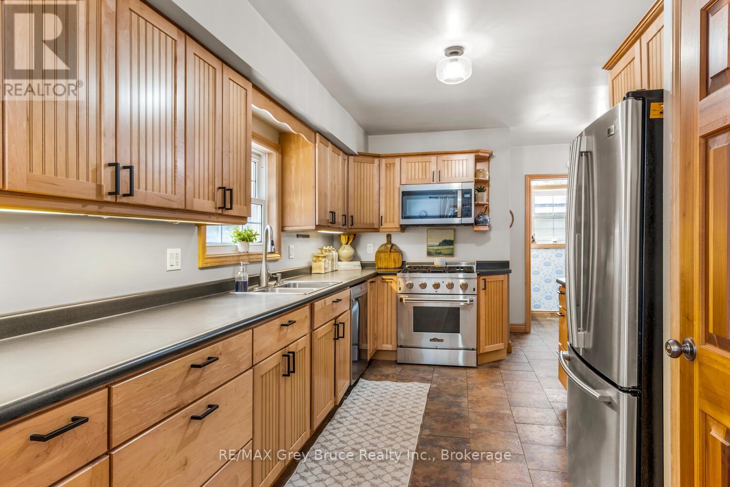 32 Sandy Pines Trail, South Bruce Peninsula, Ontario  N0H 2G0 - Photo 14 - X12721366