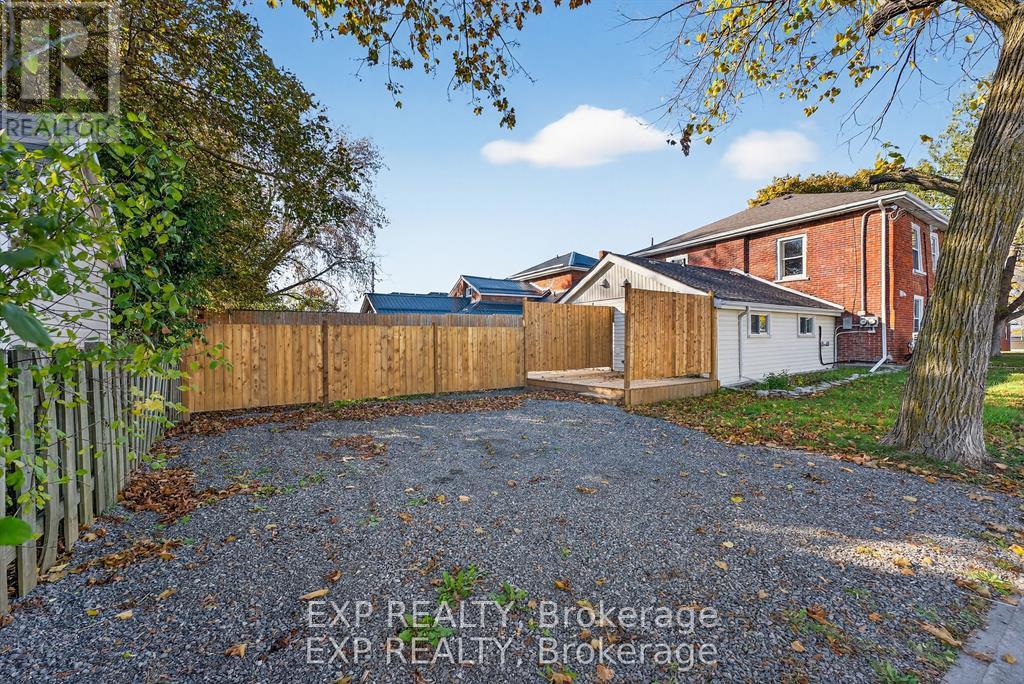 21 Railway Terrace, Belleville, Ontario  K8N 2R8 - Photo 3 - X12721222