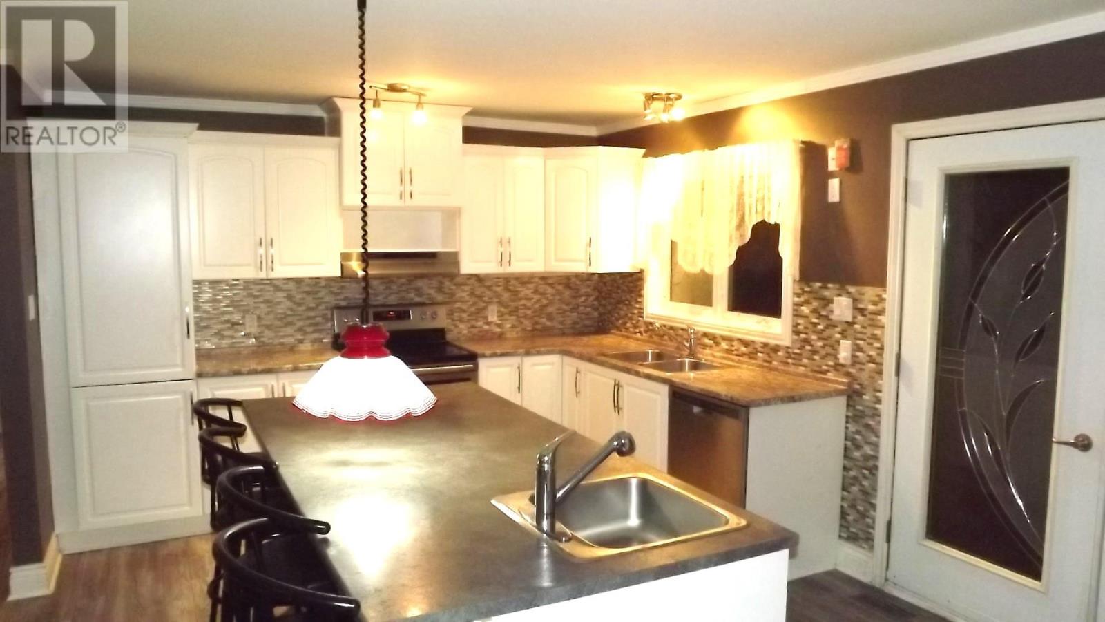 224 Hillside Dr S, Elliot Lake, Ontario  P5A 1N5 - Photo 4 - SM260152