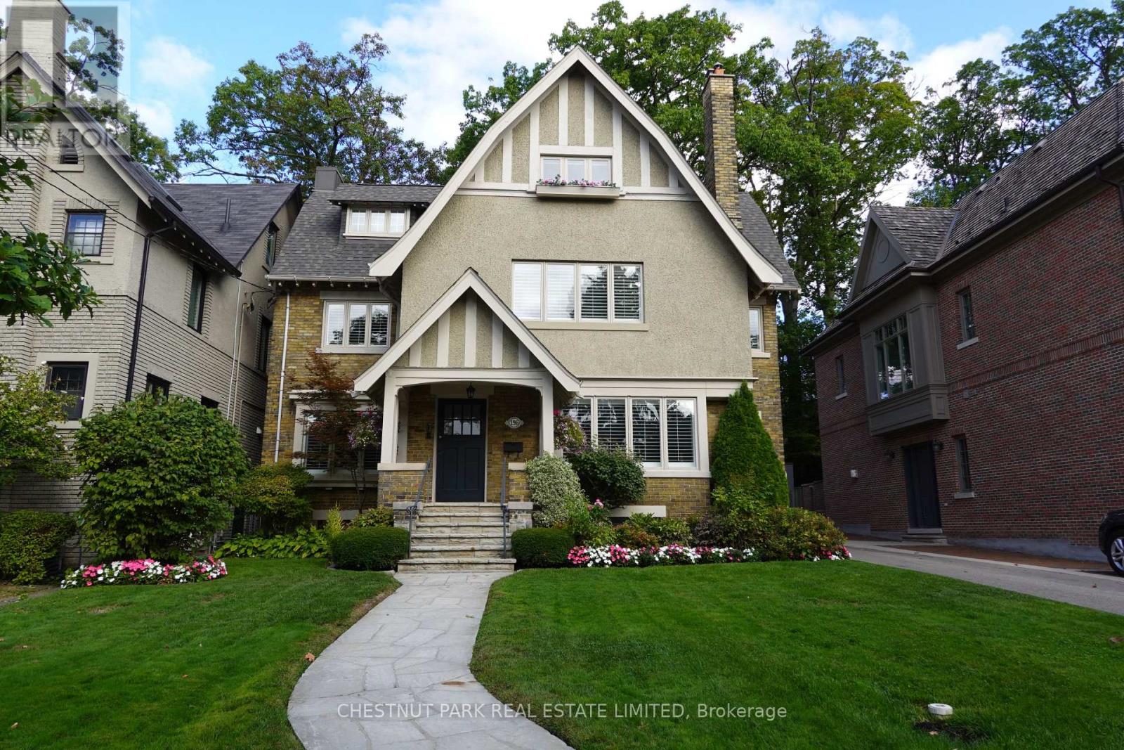 195 INGLEWOOD DRIVE, Toronto, Ontario