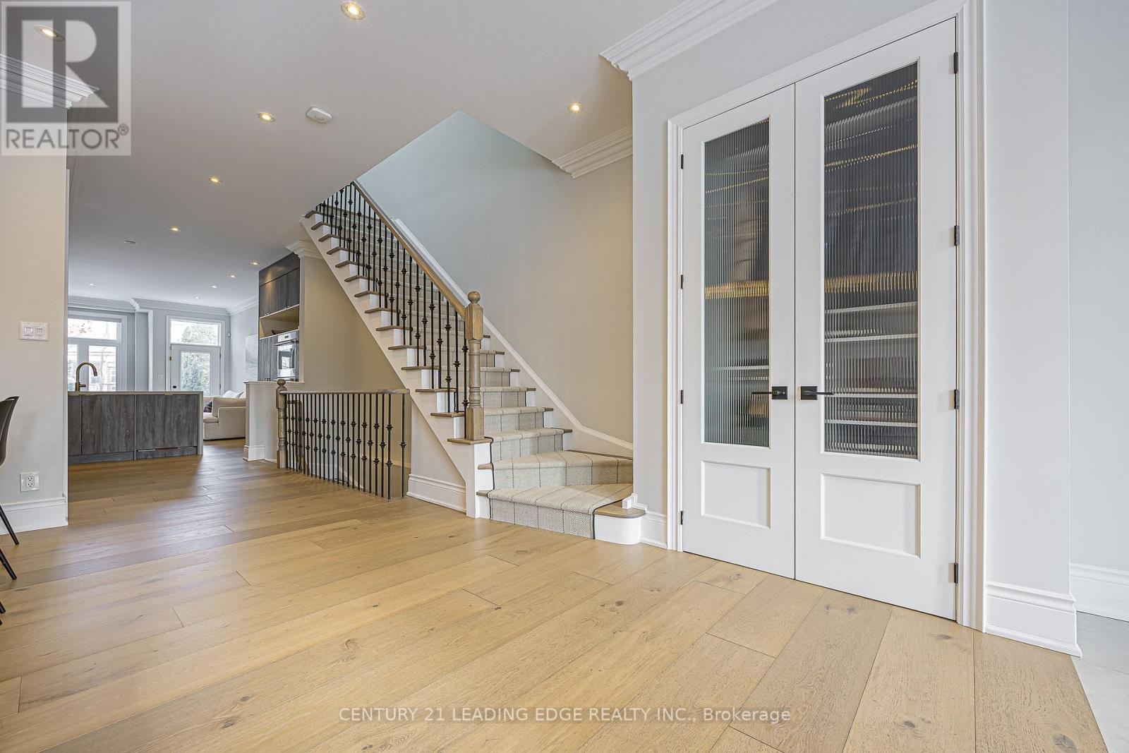 522 Woburn Avenue, Toronto, Ontario  M5M 1L9 - Photo 3 - C12721338