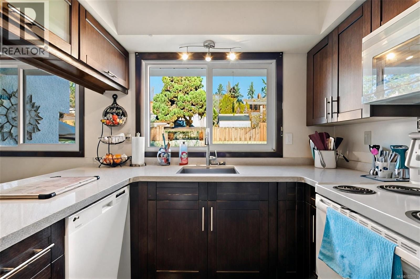 2512 Jeanine Dr, Langford, British Columbia  V9B 4X9 - Photo 7 - 1023761