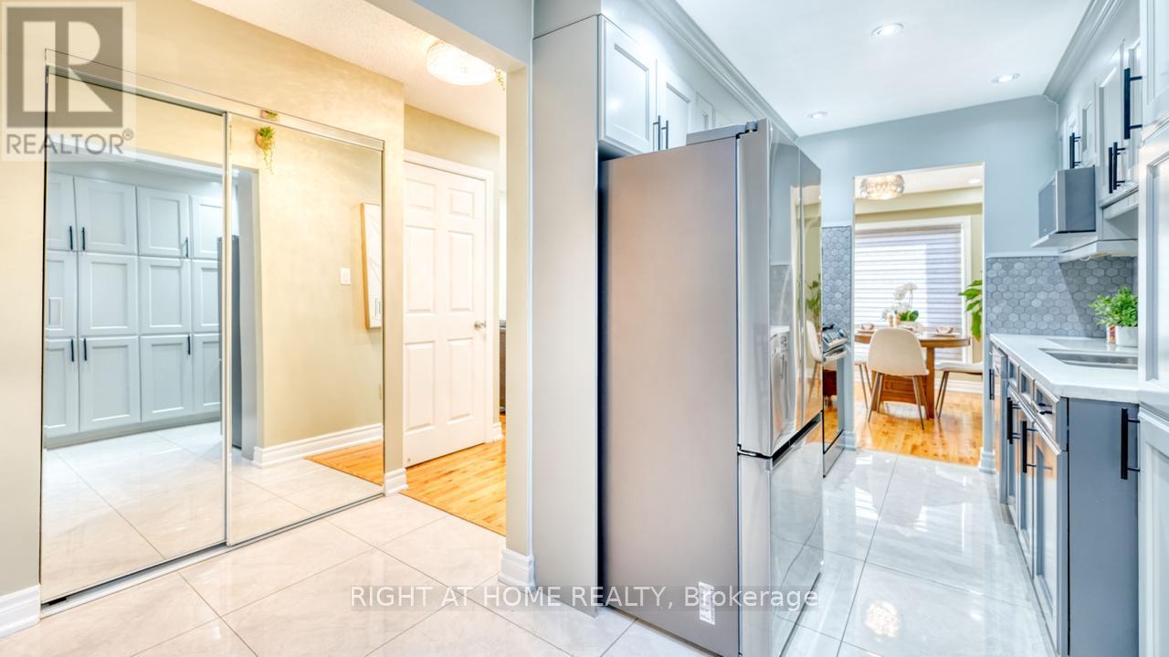 58 Teddington Crescent, Whitby, Ontario  L1R 1S5 - Photo 4 - E12719670