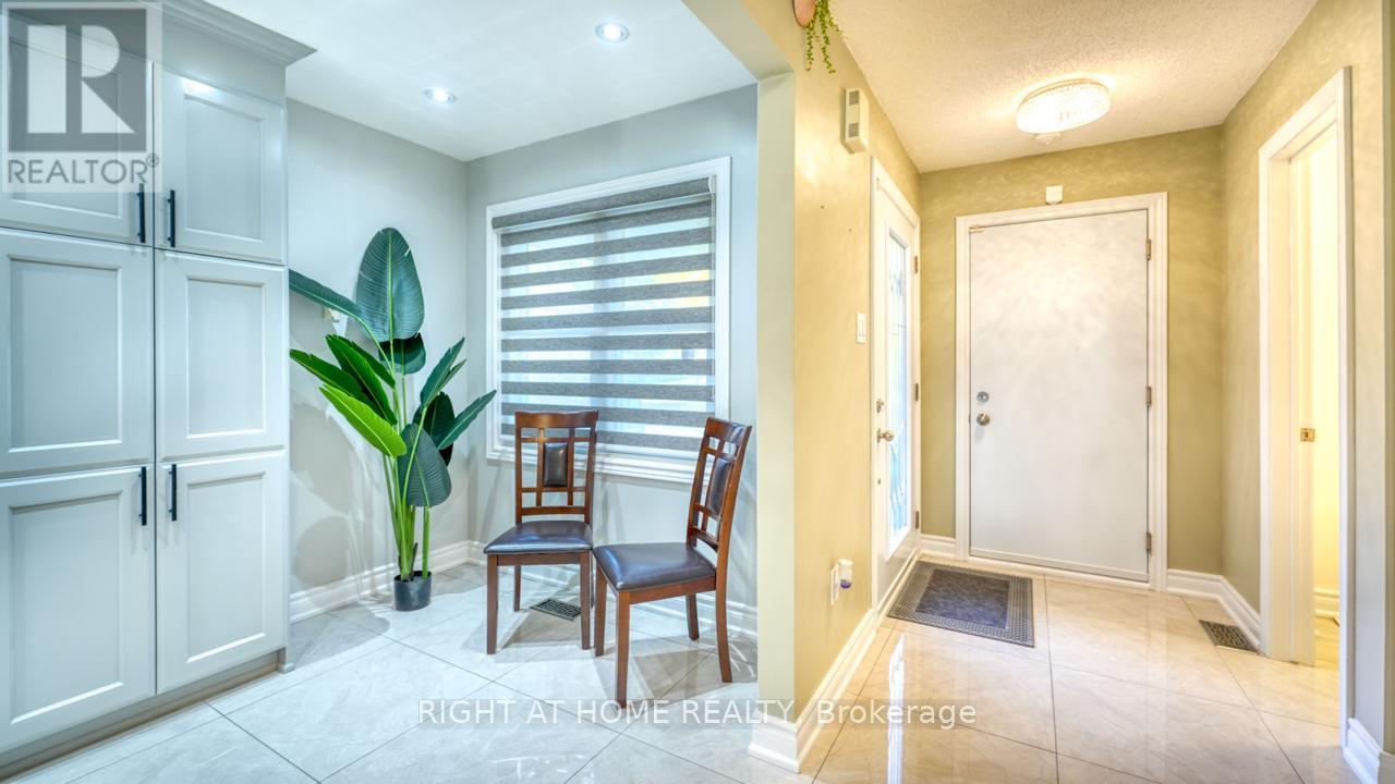 58 Teddington Crescent, Whitby, Ontario  L1R 1S5 - Photo 5 - E12719670