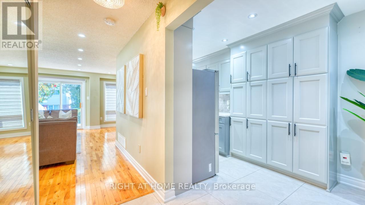 58 Teddington Crescent, Whitby, Ontario  L1R 1S5 - Photo 6 - E12719670