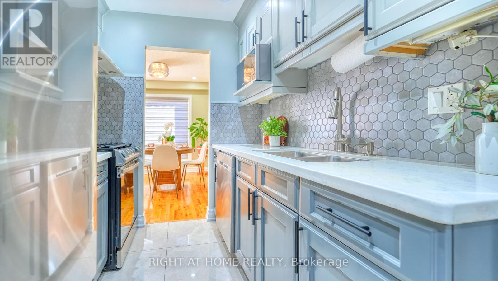 58 Teddington Crescent, Whitby, Ontario  L1R 1S5 - Photo 8 - E12719670