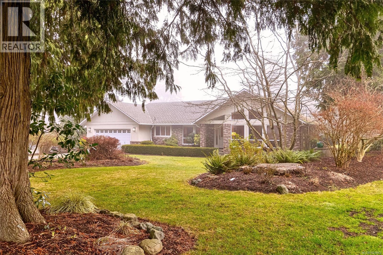 625 Yambury Rd, Qualicum Beach, British Columbia