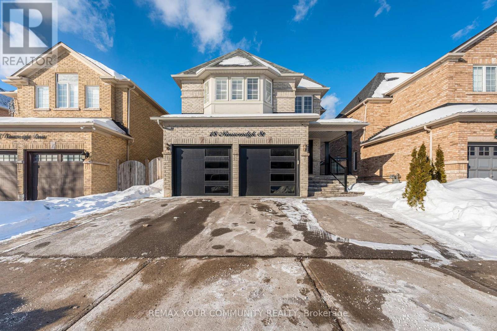 18 NIEUWENDYK STREET, Whitby, Ontario