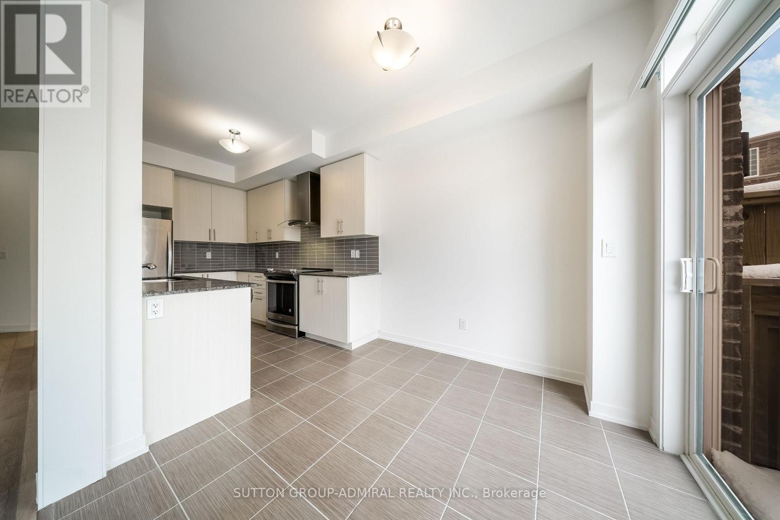 217 Bennett Street, Newmarket, Ontario  L3X 0M1 - Photo 10 - N12721260