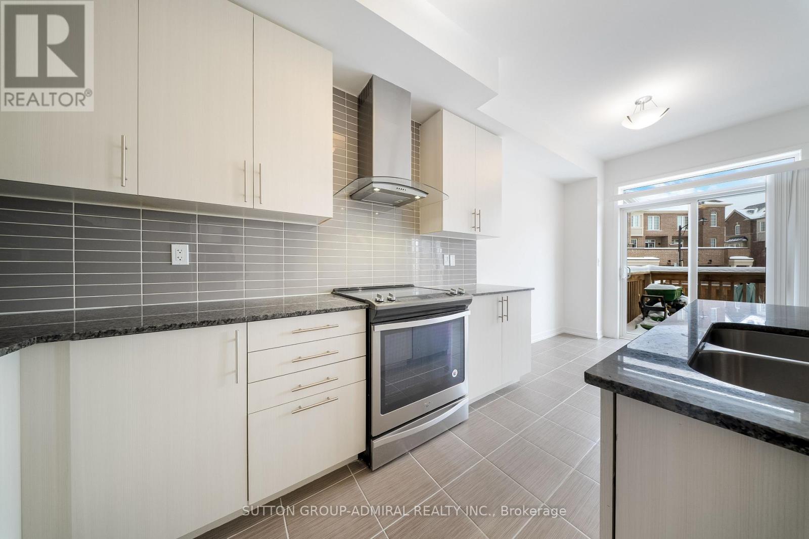 217 Bennett Street, Newmarket, Ontario  L3X 0M1 - Photo 15 - N12721260