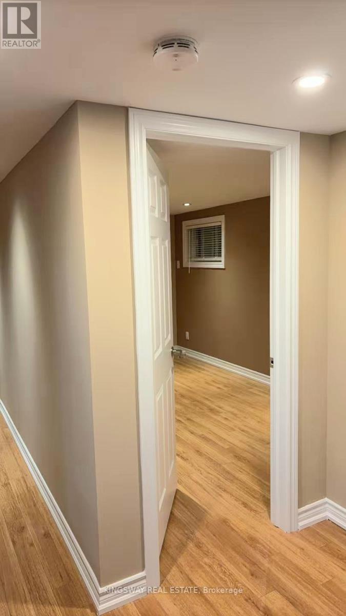 236 Woodale (Lower Lev) Avenue, Oakville, Ontario  L6K 2N2 - Photo 11 - W12674414