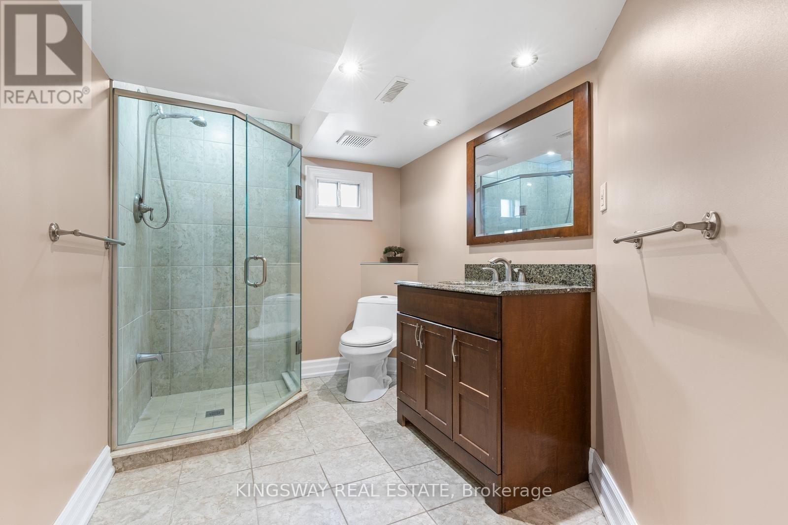236 Woodale (Lower Lev) Avenue, Oakville, Ontario  L6K 2N2 - Photo 6 - W12674414