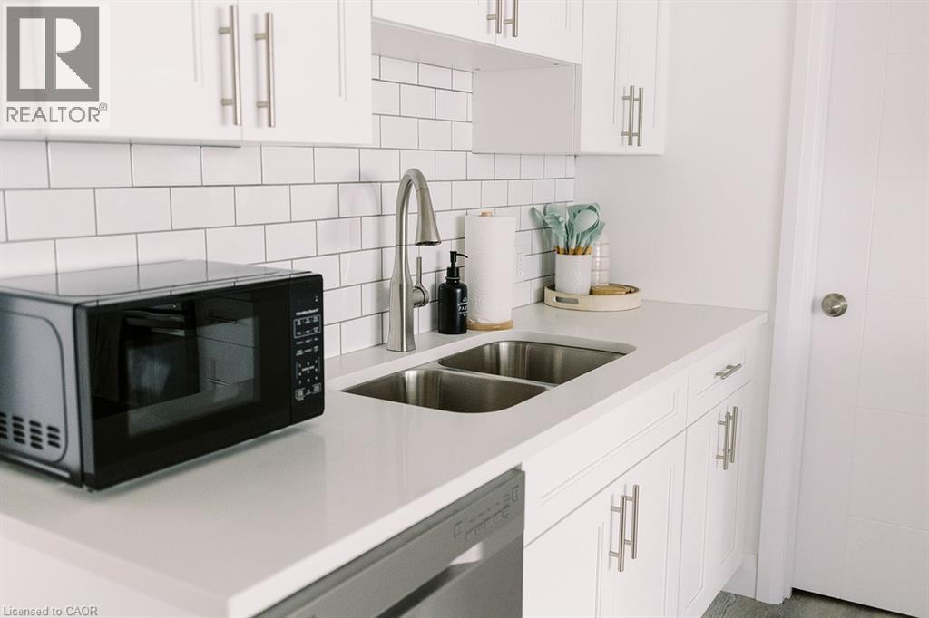 261 Belmont Avenue W Unit# B, Kitchener, Ontario  N2M 1M3 - Photo 4 - 40800104