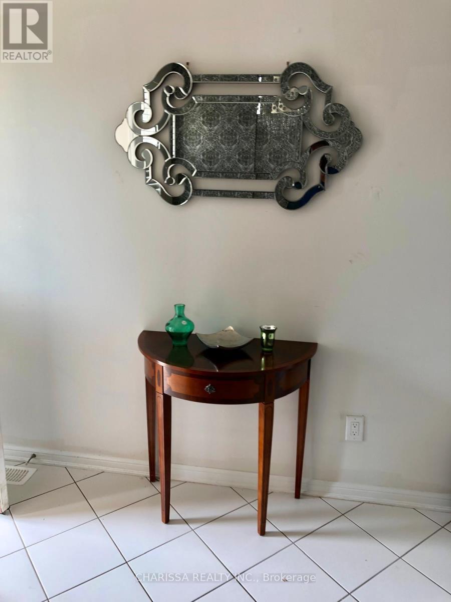 945 Farmstead Drive, Milton, Ontario  L9T 8H9 - Photo 5 - W12721252