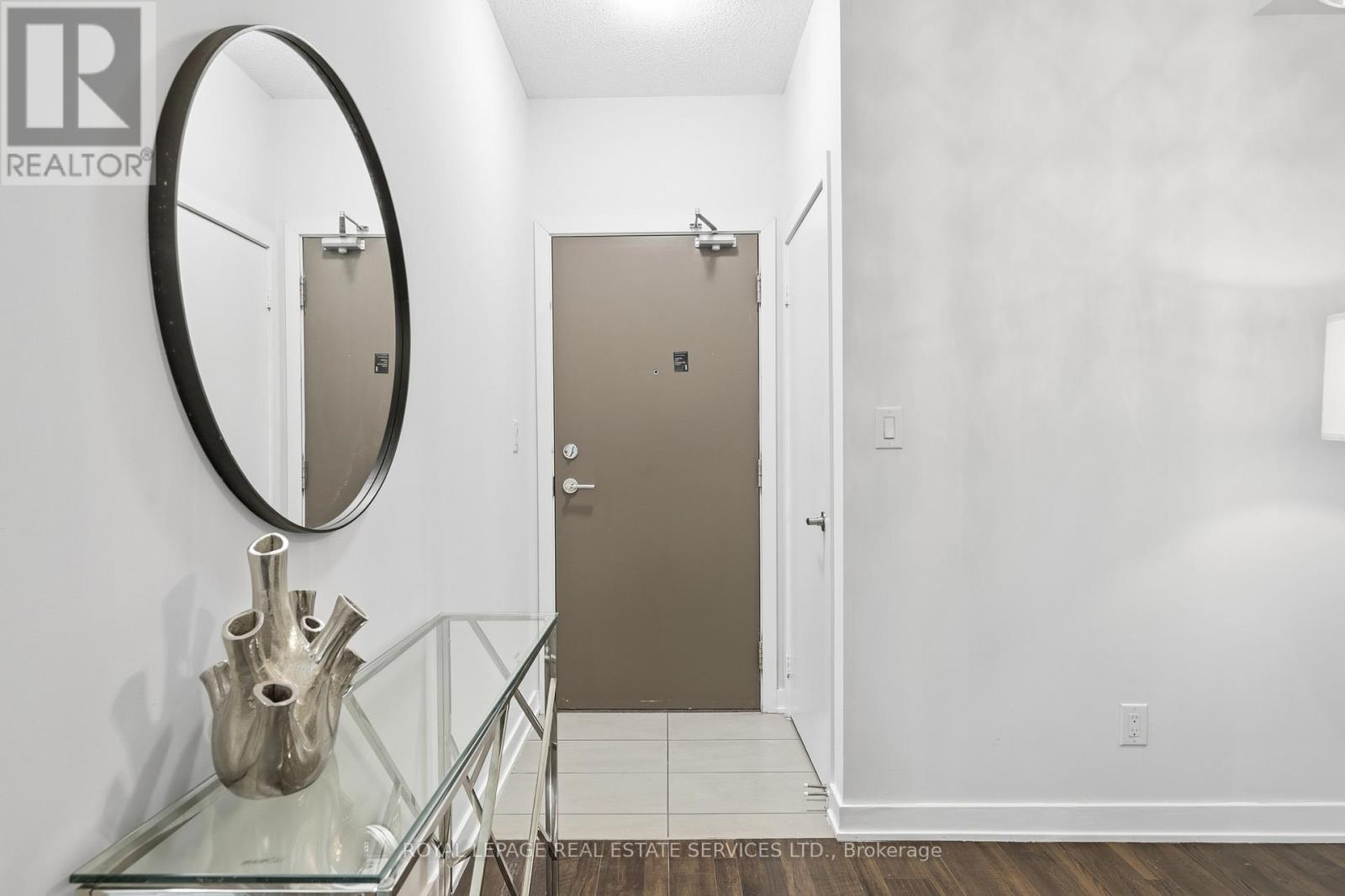 2403 - 4099 Brickstone Mews, Mississauga, Ontario  L5B 0G2 - Photo 3 - W12721254