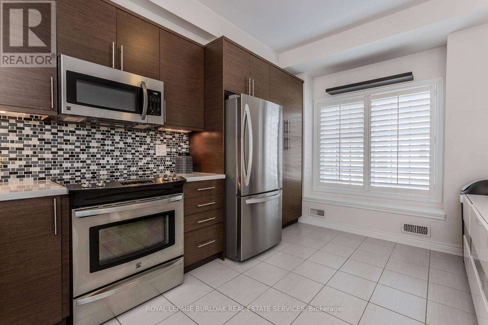 41 - 1401 Plains Road E, Burlington, Ontario  L7R 0C2 - Photo 4 - W12721258