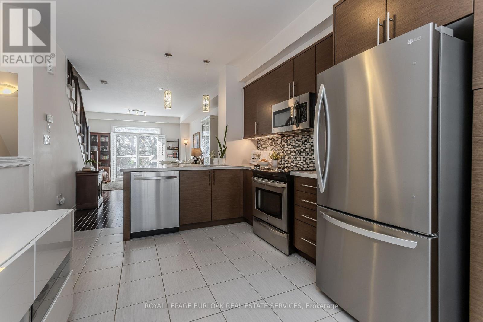 41 - 1401 Plains Road E, Burlington, Ontario  L7R 0C2 - Photo 5 - W12721258