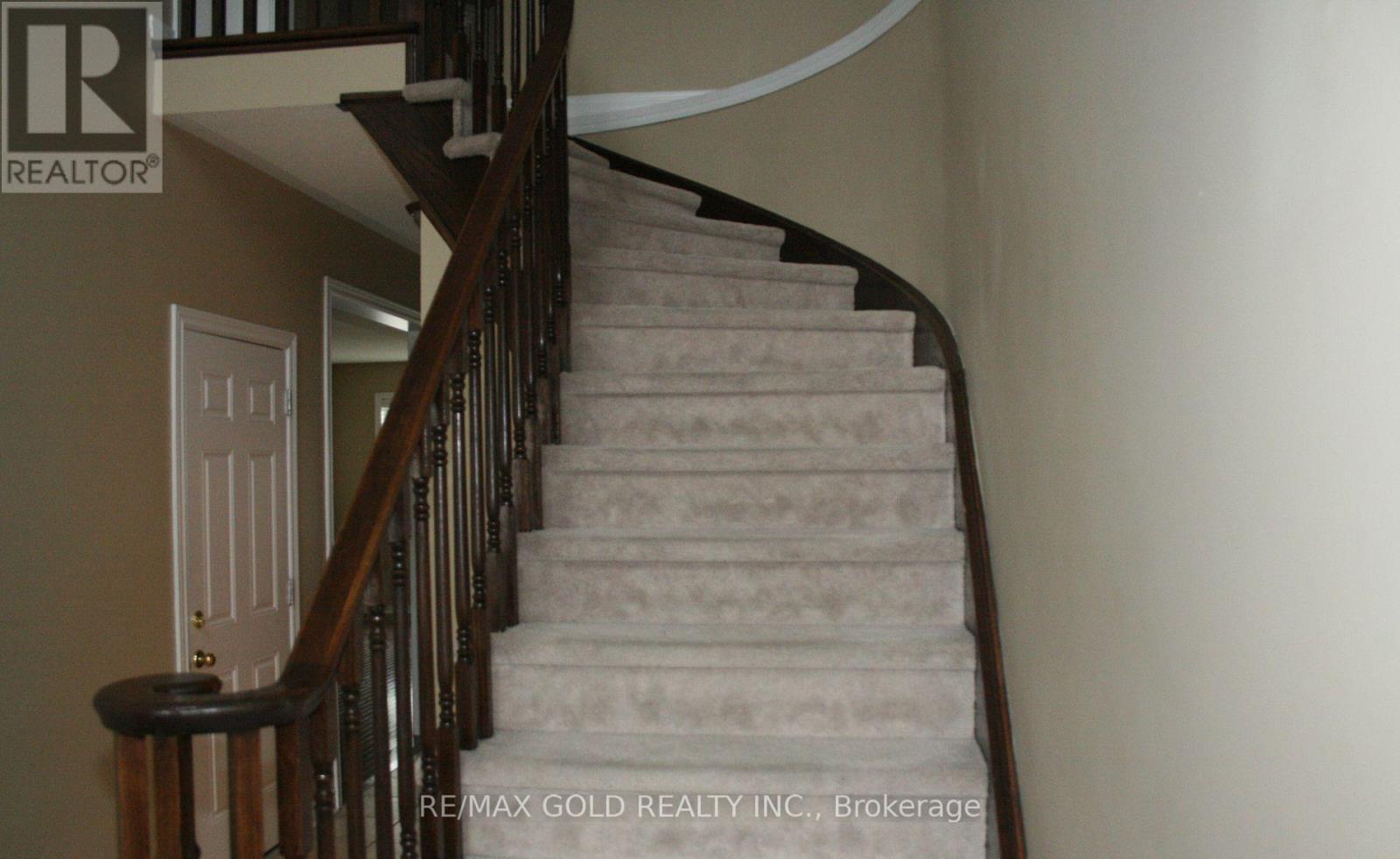 2406 Old Brompton Way, Oakville, Ontario  L6M 0J3 - Photo 6 - W12721268