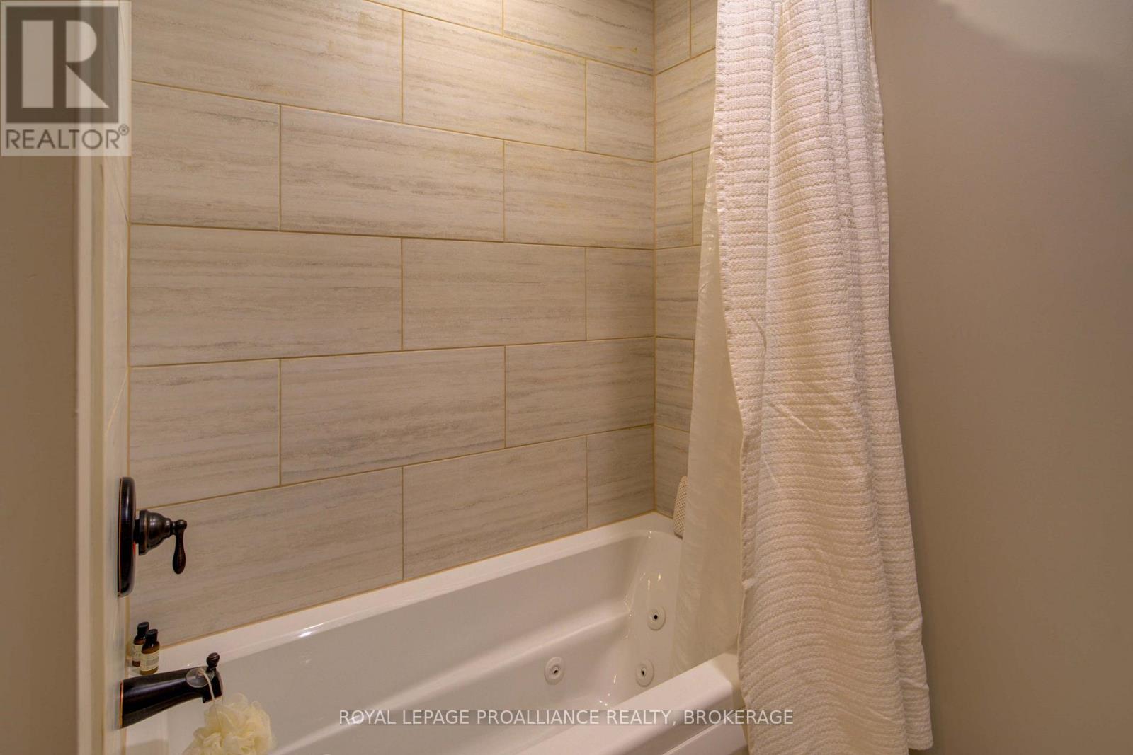 1086 Prince Street, Lansdowne Village, Ontario K0E 1L0 - Photo 15 - X12481385