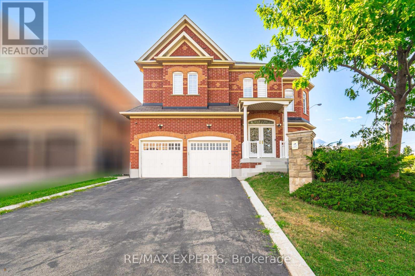 5 Hillside Drive, Brampton, Ontario  L6S 0B7 - Photo 2 - W12721288