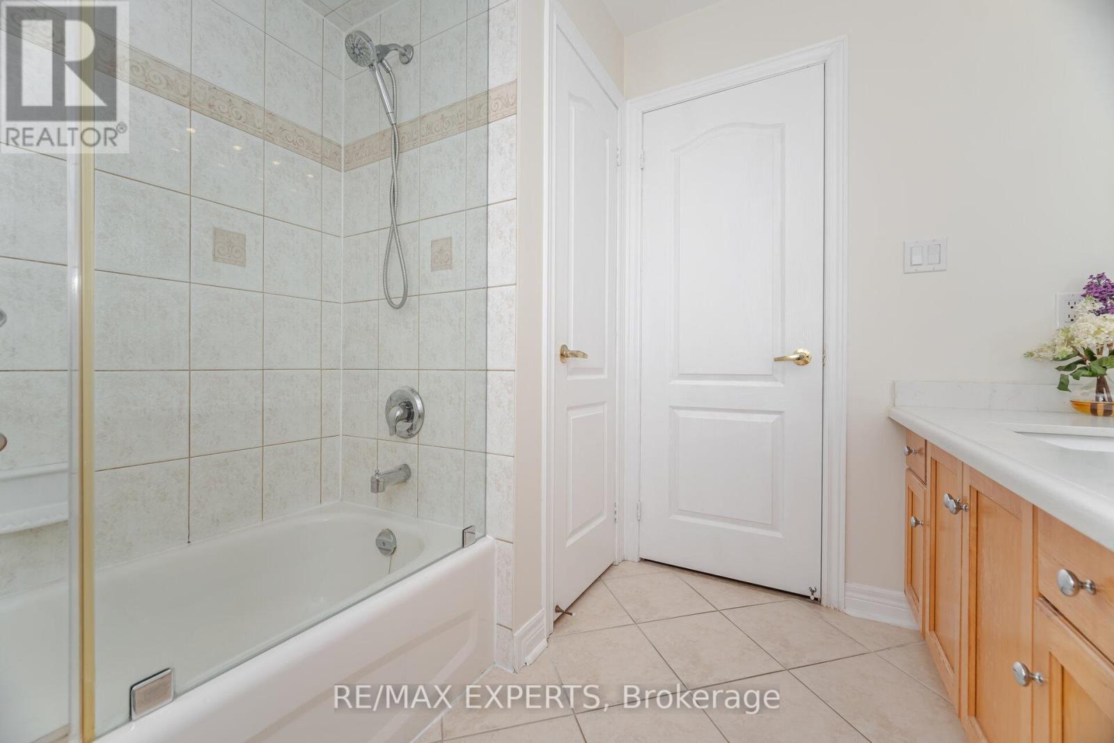 5 Hillside Drive, Brampton, Ontario  L6S 0B7 - Photo 37 - W12721288