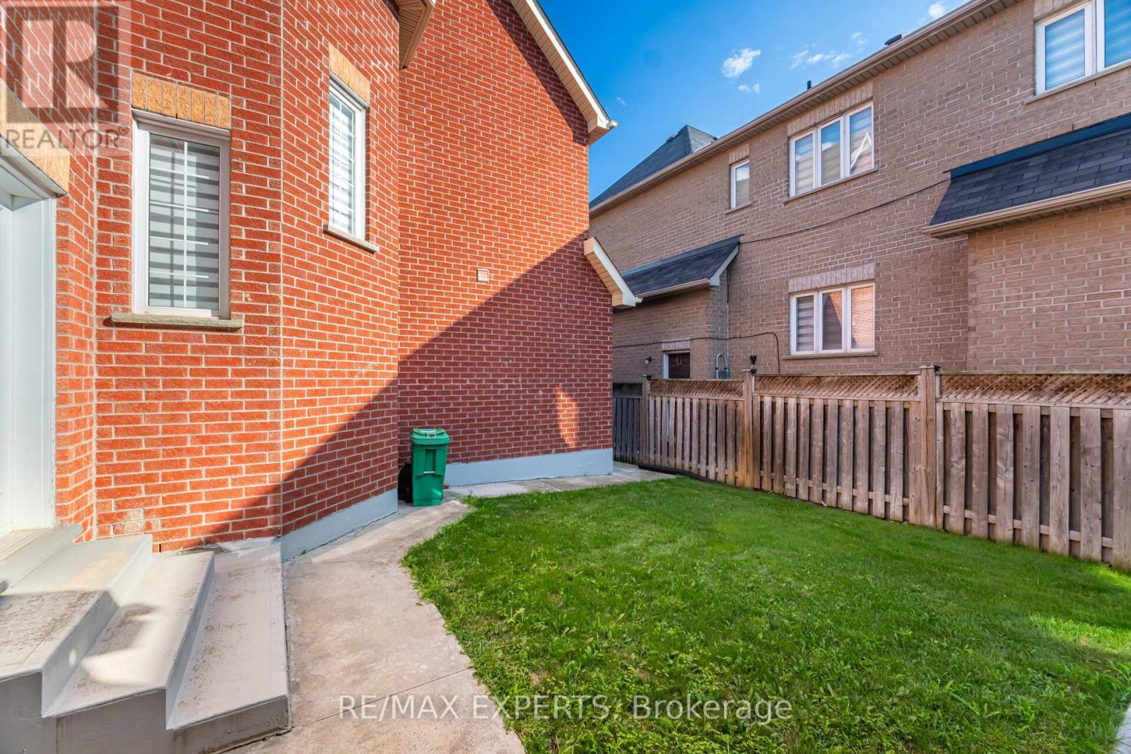 5 Hillside Drive, Brampton, Ontario  L6S 0B7 - Photo 43 - W12721288