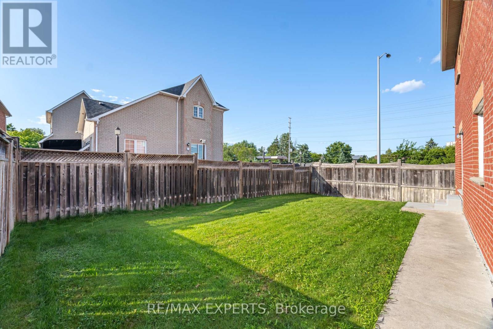 5 Hillside Drive, Brampton, Ontario  L6S 0B7 - Photo 44 - W12721288