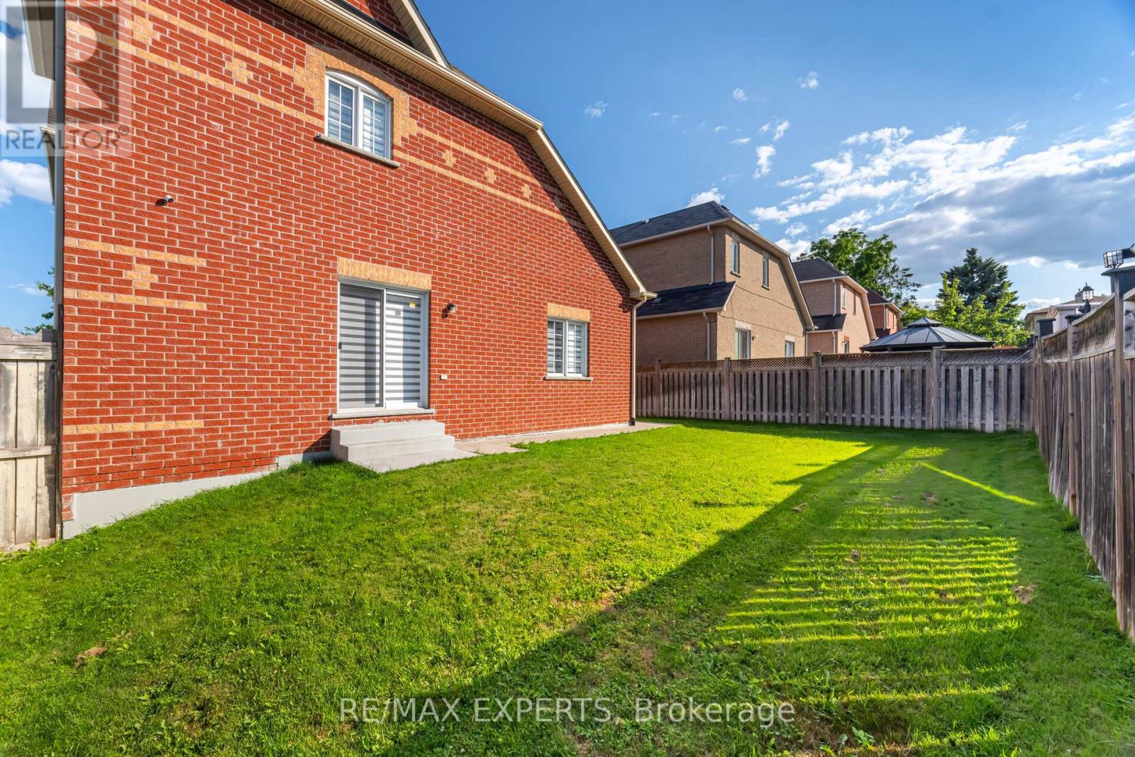 5 Hillside Drive, Brampton, Ontario  L6S 0B7 - Photo 46 - W12721288