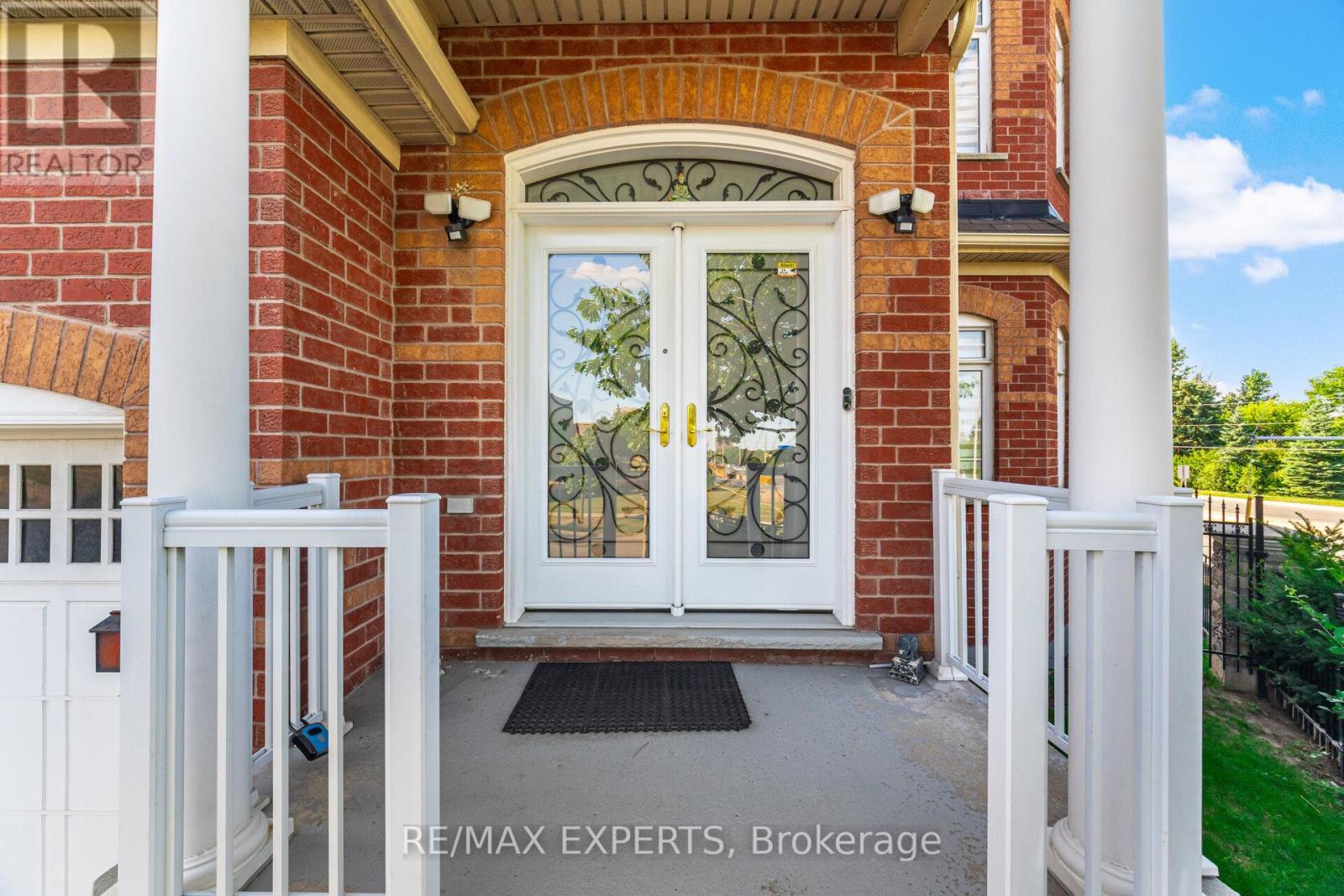 5 Hillside Drive, Brampton, Ontario  L6S 0B7 - Photo 9 - W12721288