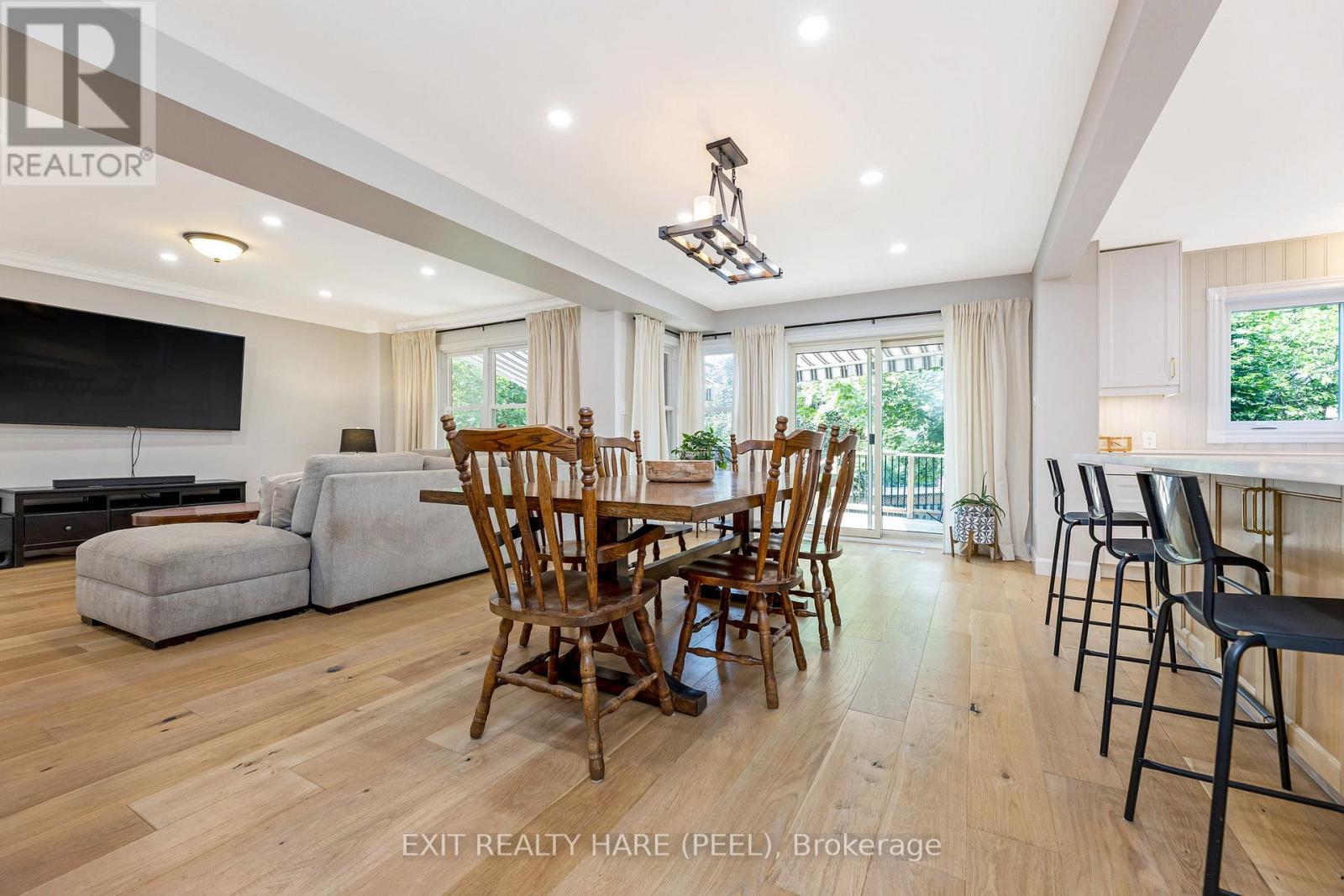 6 Stonegate Drive, Brampton, Ontario  L6Z 3L7 - Photo 3 - W12721292